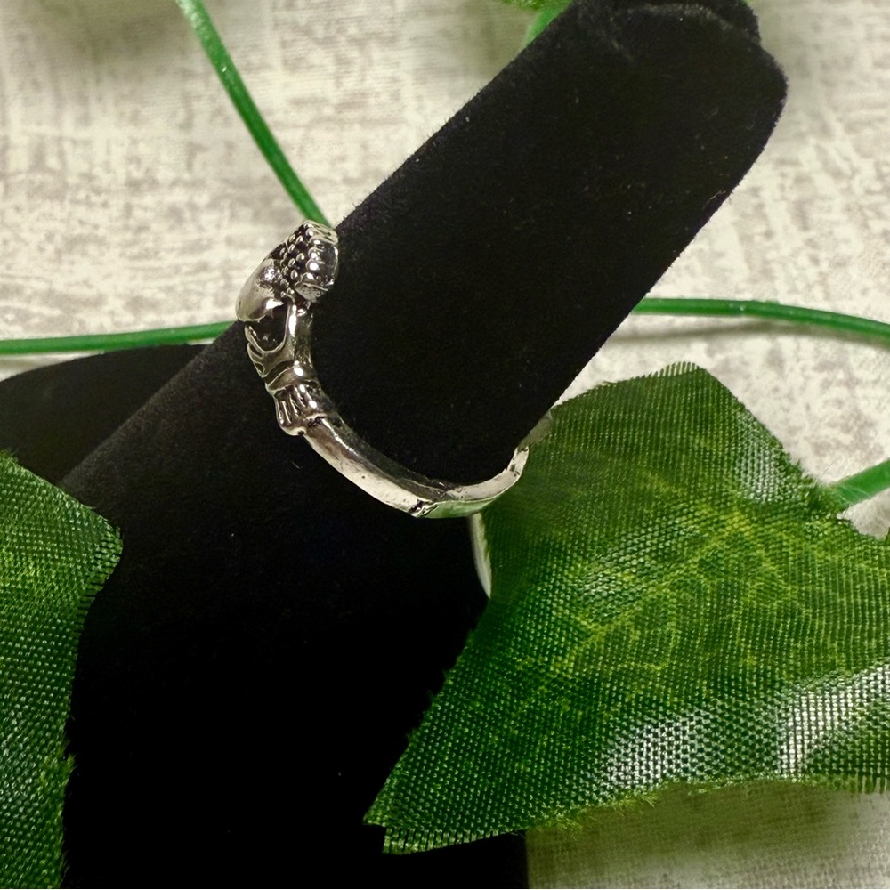 NWT Silver-Tone Claddagh Heart & Crown Ring, Size 6 - Picture 3 of 4